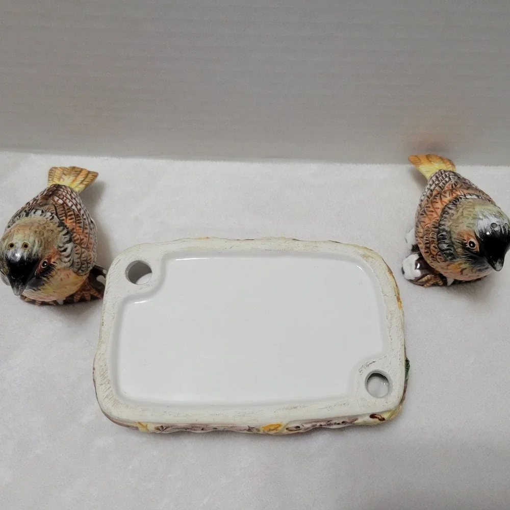 GANZ Bird Salt & Pepper Shakers in Bird Bath‎ Stand Beautiful Fall Leaf Colors